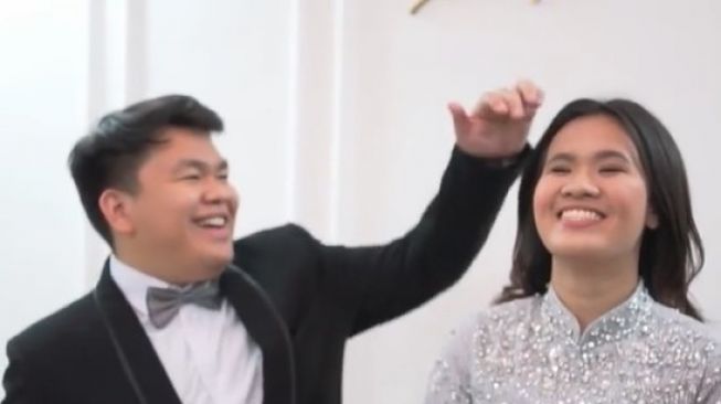 Momen Kiki eks CJR fitting baju pengantin. (Instagram/teukuryz)