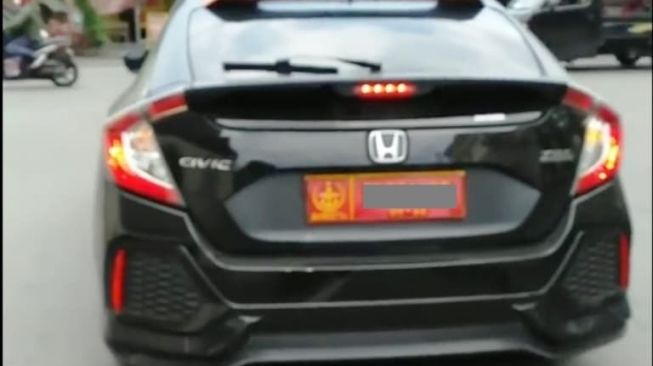 Waduh! Viral Mobil Honda Civic Berplat Nomor TNI Keliling Kota Solo, Milik Siapa?