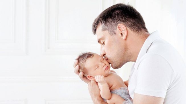 Cara Mengadzani Bayi Baru Lahir Sesuai Syariat Islam