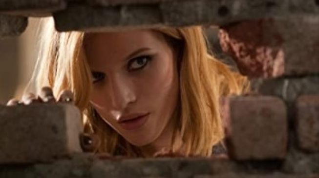 Sinopsis Amityville: The Awakening, Bella Thorne Tinggal di Rumah Bekas Pembunuhan