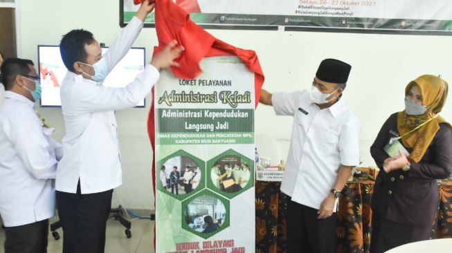 Urus Adminduk di Kantor Disdukcapil, Warga Musi Banyuasin Dapat Bonus Vaksin Covid-19