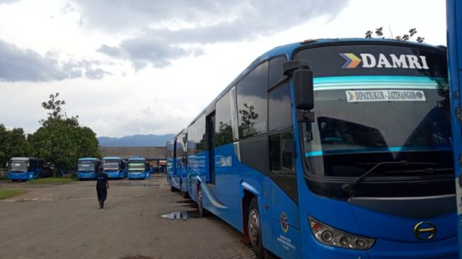 Bus Legendaris, Kenangan Manis Alun-alun Bandung dan Situ Ciburuy