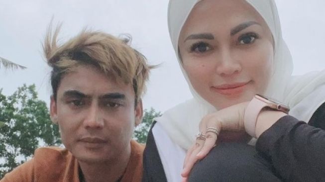 Charly Van Houten Tabrakan di Tol dan Mobilnya Rusak Parak, Sang Istri: Semua Masih Dilindungi Allah SWT