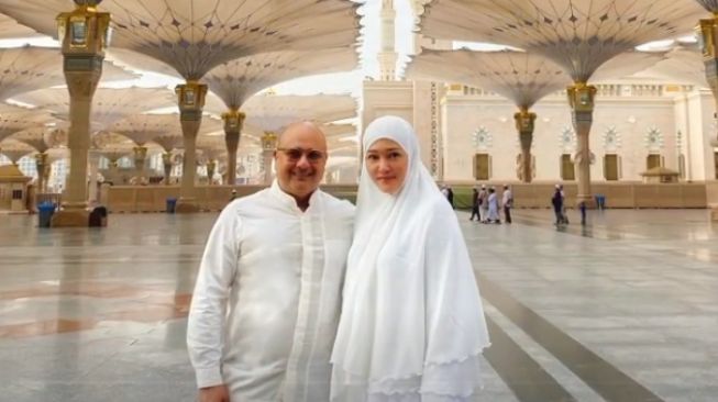 Potret pernikahan ke-3 Maia Estianty dan Irwan Mussry. [Instagram/maiaestiantyreal]