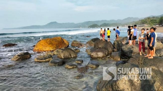 Niat Mandi Usai Main Bola, Remaja Ini Hilang Digulung Ombak Pantai Selatan Sukabumi