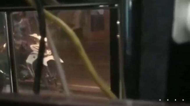 Viral Lagi Pria Eksibisionis Banyuwangi Onani di Atas Motor, Polisi Buru Pelaku