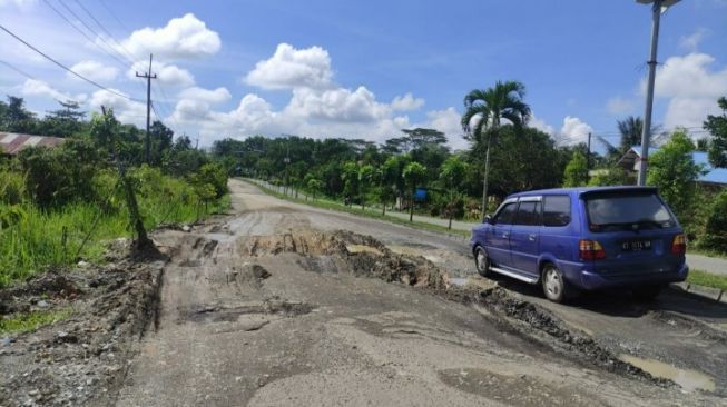 Jalan Bontang Lestari Mirip Trek Offroad, Untuk Pemerintah, Jangan Sampai Digugat Rakyat