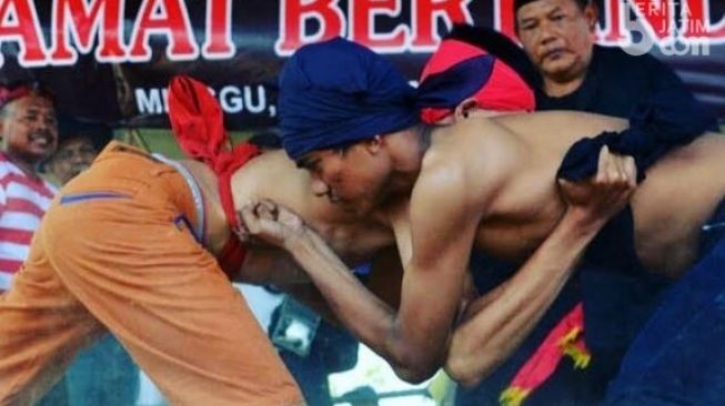 Selamat! Gulat Okol Asal Menganti Gresik Ditetapkan Jadi Warisan Budaya Tak Benda