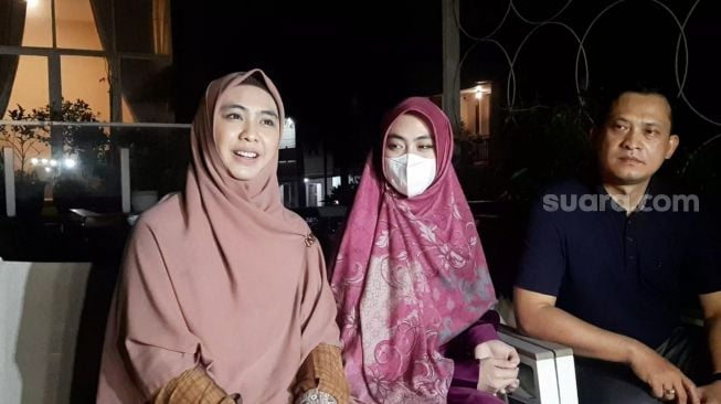 Oki Setiana Dewi Ungkap Alasan Pernikahan Ria Ricis Dipercepat