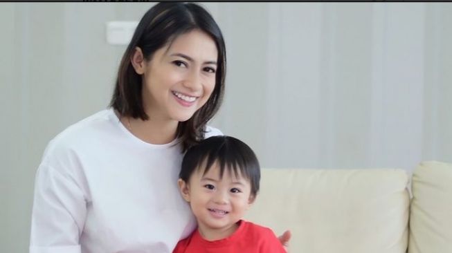 Calon Idola Baru, 5 Potret Xavier Putra Rini Yulianti yang Jago Pose