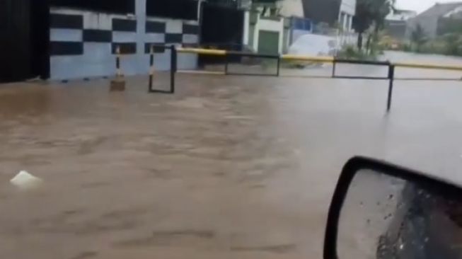 Hujan Deras, Kota Bekasi Kembali Dikepung Banjir