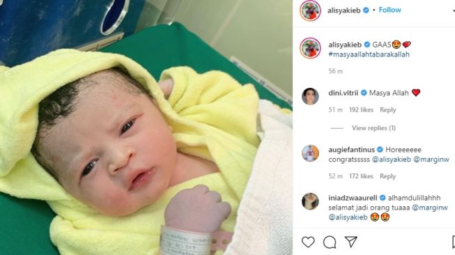 Ali Syakieb dan Margin Wieheerm dikaruniai anak pertama. (Instagram/@alisyakieb)