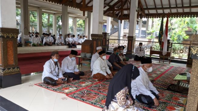 Hari Ini Wisata Religi Makam Gus Dur di Tebuireng Dibuka, Peziarah Berdatangan