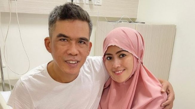 Momen Meggy Wuladnari lakukan kuret kandungan. [Instagram/meggywulandari_real]