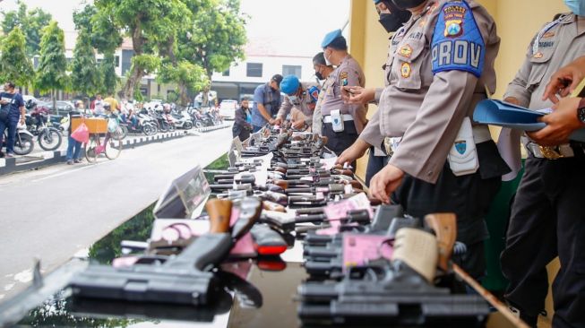 Terungkap! 7 Polisi Jombang Ini Tak Penuhi Syarat Pegang Pistol, Akhirnya Ditarik