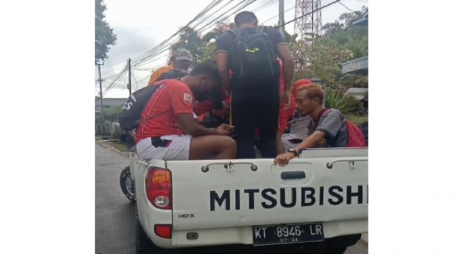 Viral Pemain PSBS Biak Naik Pikap ke Tempat Latihan, Kepemilikan Mobil Jadi Sorotan