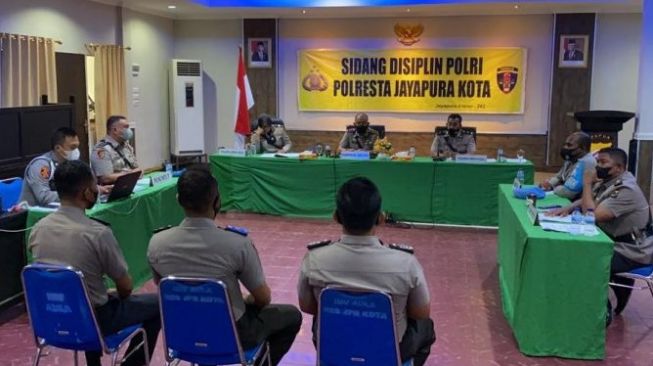 Bikin Pelanggaran, 6 Polisi di Papua Jalani Sidang Disiplin