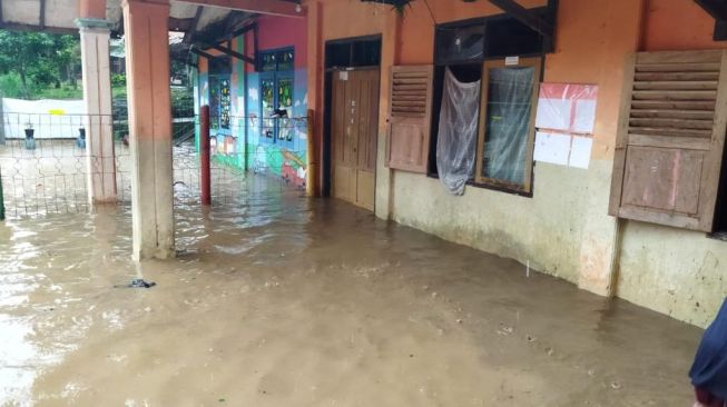 Sungai Cidadap di Bandung Barat Kembali Meluap, Pemukiman Warga Terendam Banjir