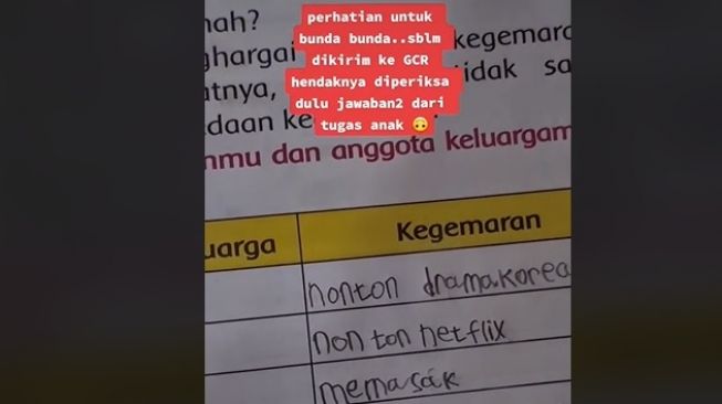 Bocah Ini Tulis Kegemaran Sang Ibu di Buku Tugas. (TikTok)