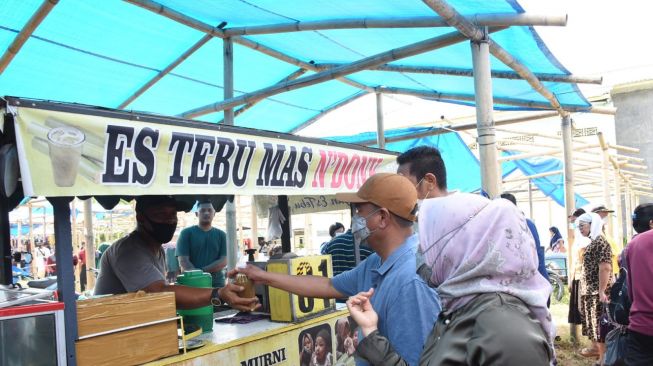 Bupati Sergai Ajak ASN Berbelanja Bersama di Pasar Rakyat