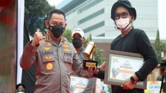 Kritik Polisi Soal Pungli, Umar Juara 1 Bhayangkara Mural Festival 2021