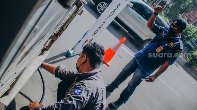 Ratusan Kendaraan Roda 4 Jalani Uji Emisi Gratis di Kantor Wali Kota Jakarta Barat