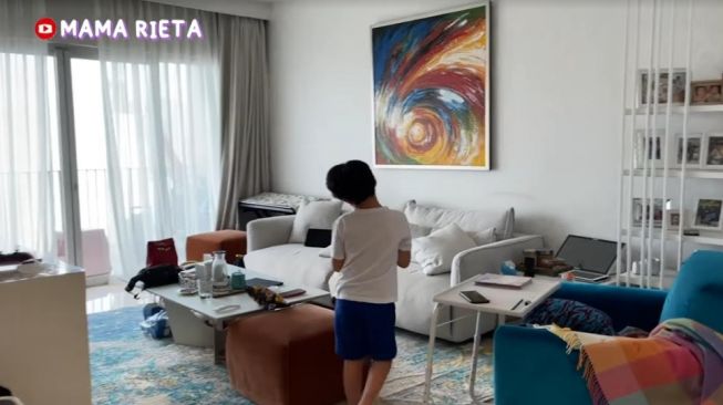 Potret apartemen Mama Rieta. [Youtube/Mama Rieta]