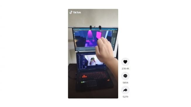 Sistem komputer mirip Iron Man. [TikTok]