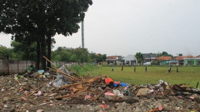 Pembongkaran Kios di Lapangan Tugu Lonceng, Warga Heran Status Tanah Berubah