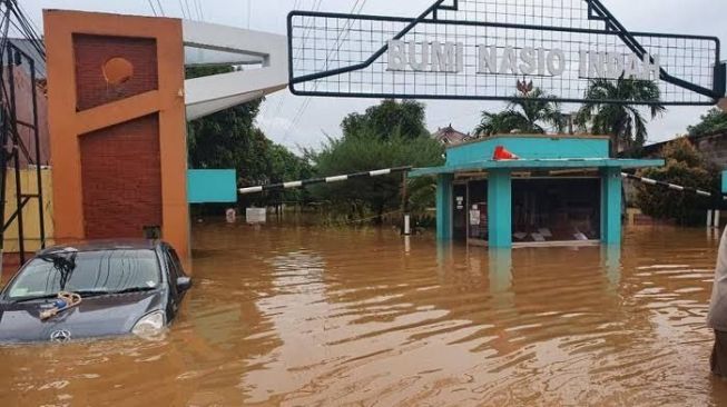 Perahu Karet Siap, BPBD Kota Bekasi Siaga Banjir di 6 Titik Perumahan Ini