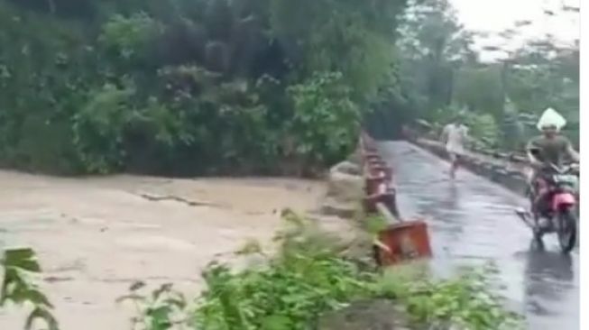 Sungai Pekacangan Banjarnegara Meluap, Satu Keluarga Mengungsi