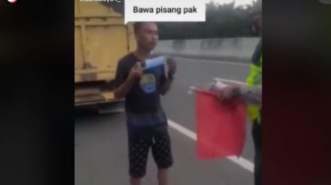 Polisi ucapkan 'Salam dari Binjai' ke sopir truk (tiktok)