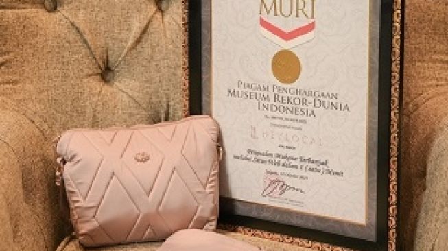 Jual Mukena Terbanyak dalam Waktu 1 Menit, Brand UMKM Wanita Ini Pecahkan Rekor MURI