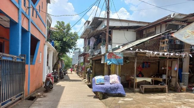 Penampakan pemukiman warga di Cipinang Melayu setelah banjir surut. (Suara.com/Yaumal)