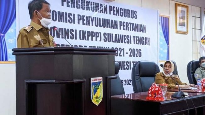 Gubernur Rusdy Mastura Kukuhkan Pengurus Komisi Penyuluhan Pertanian 
