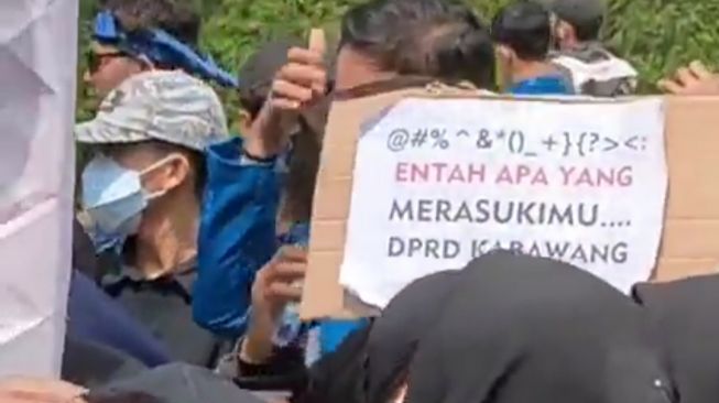 Mahasiswa Tuntut DPRD dan Kejari Usut Tuntas Kasus Dana Bansos Kabupaten Karawang