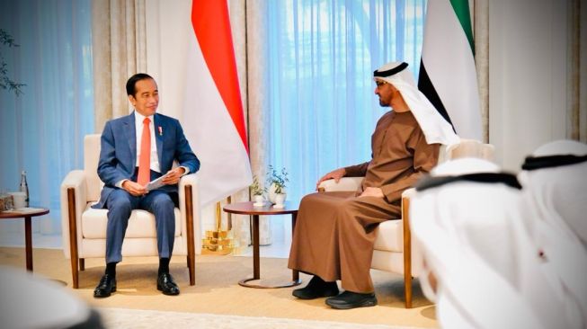 Presiden Joko Widodo (Jokowi) tiba di Istana Al-Shatie, Abu Dhabi, Persatuan Emirat Arab (PEA) pada Rabu (3/11/2021) siang waktu setempat. (Foto dok. Biro Pers Media Informasi Sekretariat Presiden)