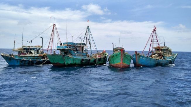 Gelombang Disertai Angin Kencang, Nelayan di Selat Sunda Diminta Waspada