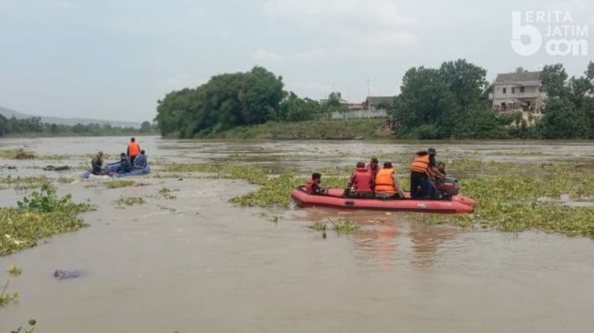 Perahu Tenggelam di Sungai Bengawan Solo, 10 Korban Berhasil Diselamatkan