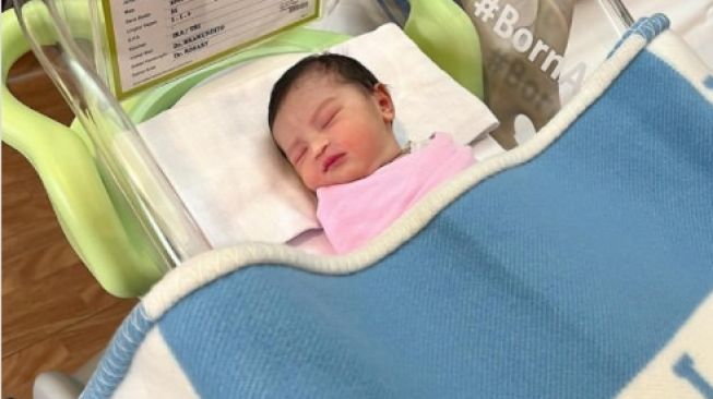 Potret Guzel Anak Ali Syakieb (Instagram/@marginw) 