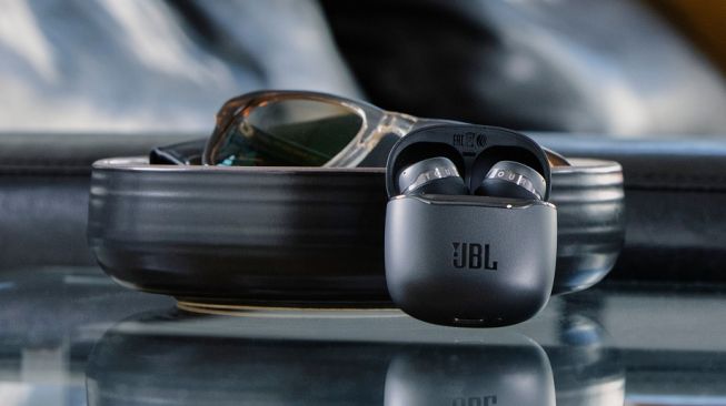 JBL TOUR PRO+ TWS. [JBL Indonesia]