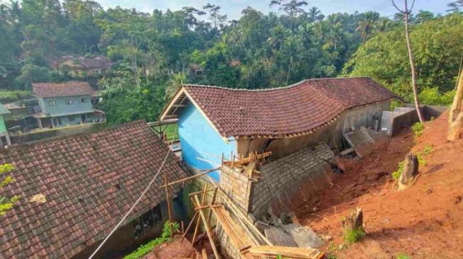 350 Desa Berpotensi Bencana Alam, Pemkab Cianjur Siaga Satu Longsor dan Banjir