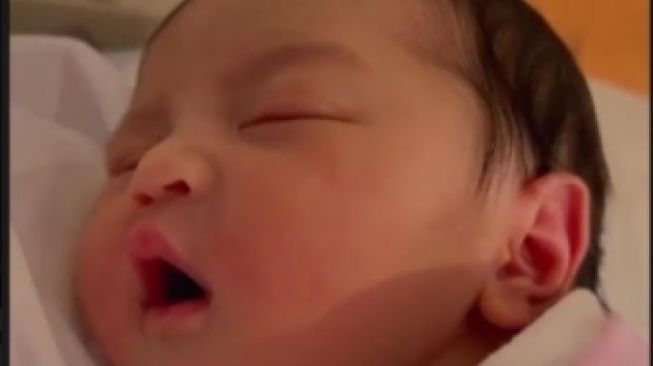 Potret Guzel Anak Ali Syakieb (Instagram/@marginw) 