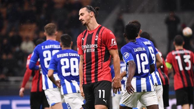 Reaksi penyerang AC Milan asal Swedia, Zlatan Ibrahimovic dalam matchday keempat Grup B Liga Champions antara AC Milan vs Porto pada 4 November 2021 di stadion San Siro di Milan.Marco BERTORELLO / AFP.