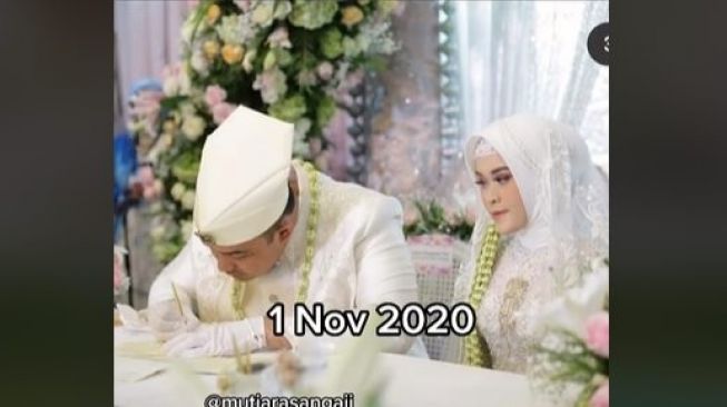 Viral Pria Rayakan 1 Tahun Anniversary Pernikahan di Kuburan Istri. (TikTok)