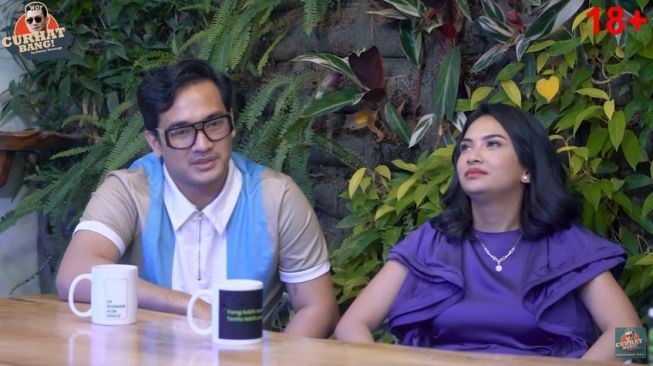 Vanessa Angel dan Bibi Ardiansyah di channel YouTube Denny Sumargo. [YouTube]