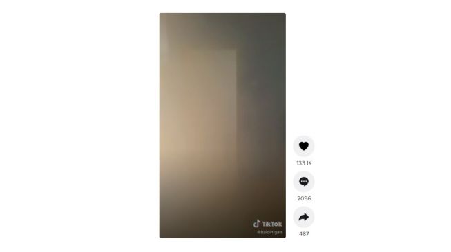 Lupa sedang masak, rumah hampir dilalap api. [TikTok]