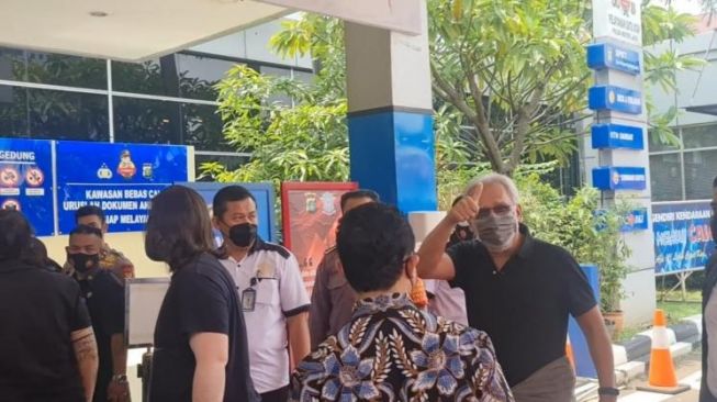 Iwan Fals Datangi Polda Metro Jaya Atas Laporan Pencemaran Nama Baik