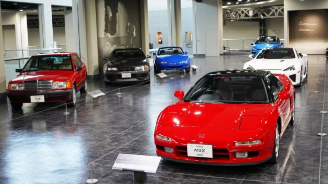 Honda NSX yang dipajang di museum otomotif milik Toyota. (carscoops.com)