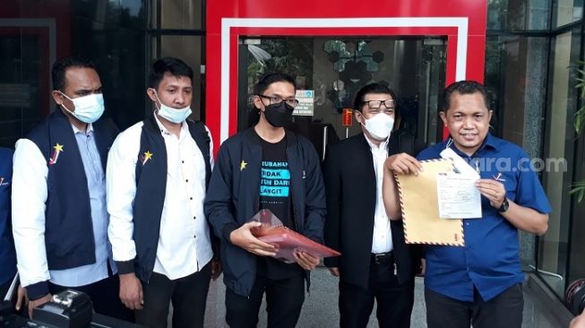 Diduga Terlibat Bisnis Tes PCR, Luhut dan Erick Thohir Dilaporkan ke KPK